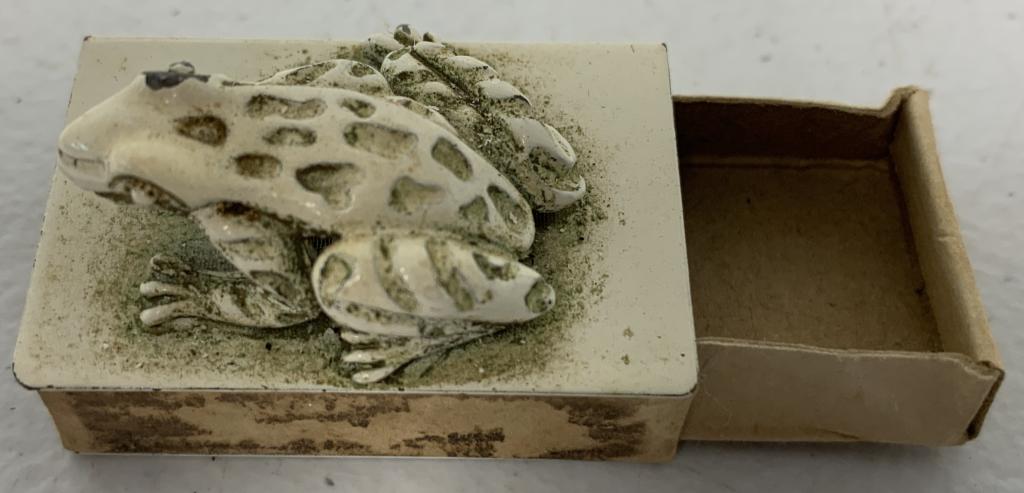 Frog Matchbook Holder (1 of 2)