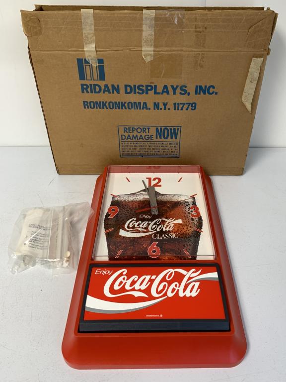 Coca Cola Battery Operated Clock with box (1 of 6)
