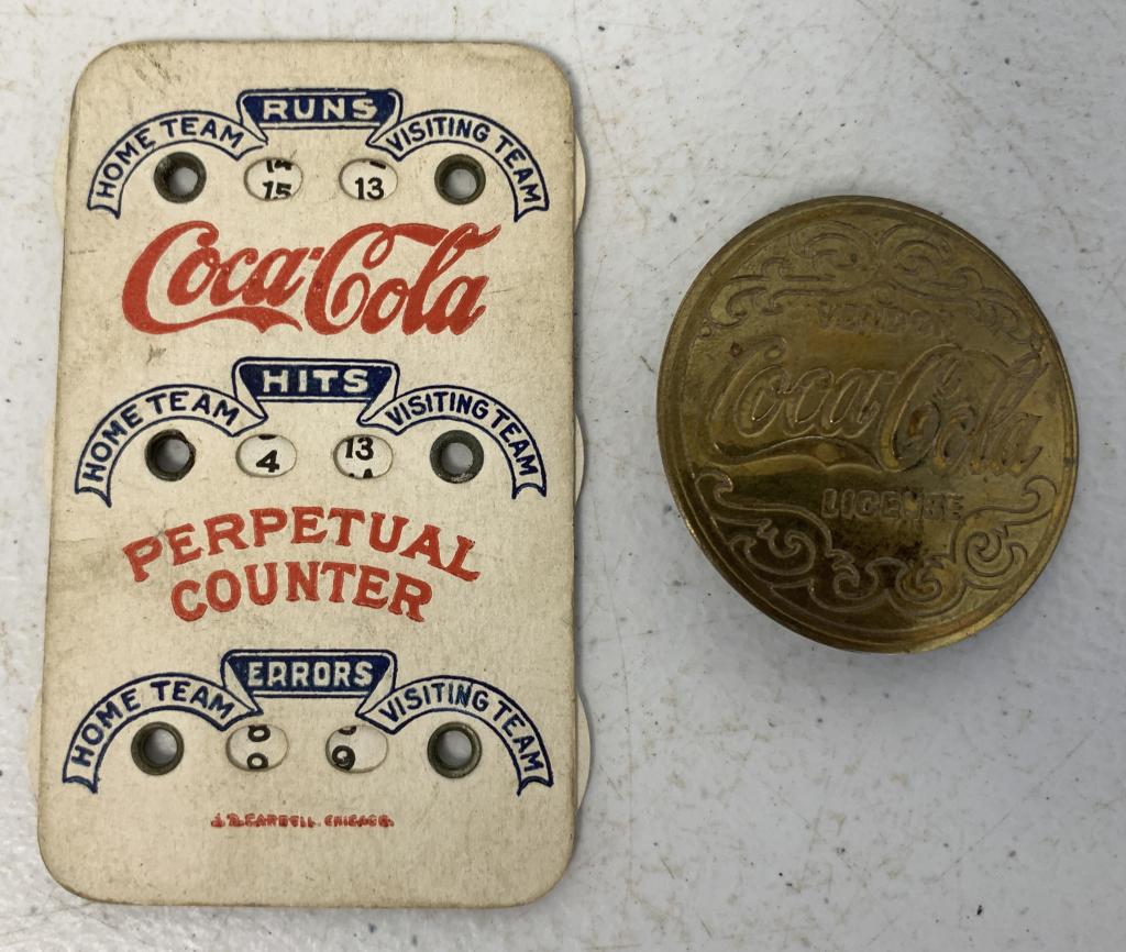 lot of 2 Coca Cola Pin & Scoreboard (1 of 4)
