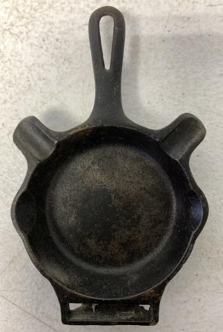 Griswold 00 Ashtray,570A (1 of 3)