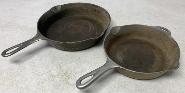lot of 2 Griswold Cast Iron Skillets,#5,7: #701,2505,#7 discolored on outside,show wear