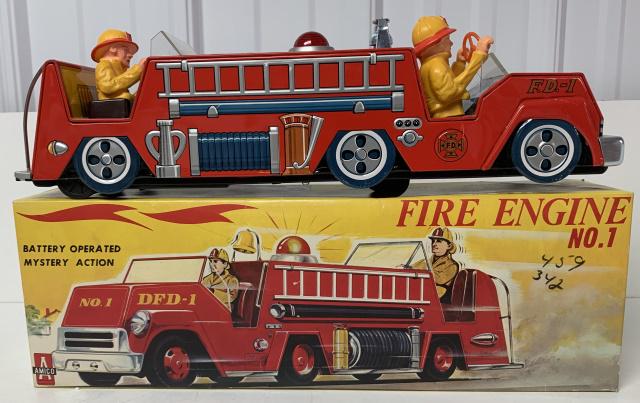 Modern Toys Tin Fire Engine Battery Operated (1 of 10)