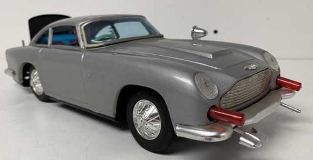 Gilbert James Bond Aston Martin Metal Car (1 of 4)