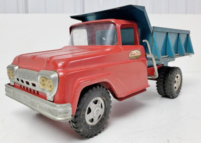 Tonka Toys Metal Dump Truck (1 of 3)