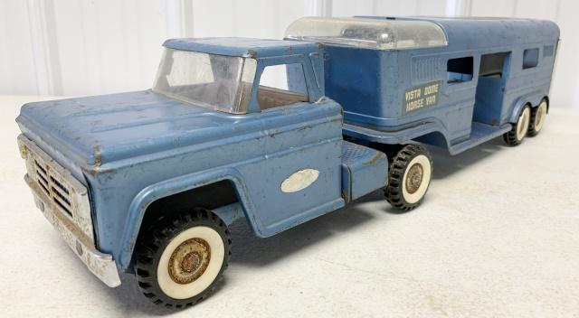 Structo Vista Dome Horse Van: decals worn, crack in plastic dome, scratches and rust throughout, was played with