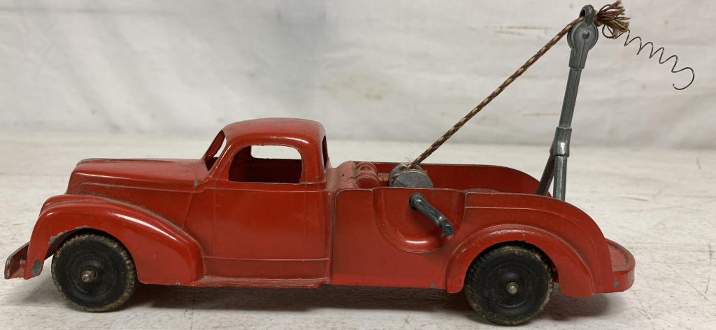 Metal Hubley Kiddietoy Tow Truck: possibly missing a hook from end of cabkle, red paint worn and chipped at a number of spots