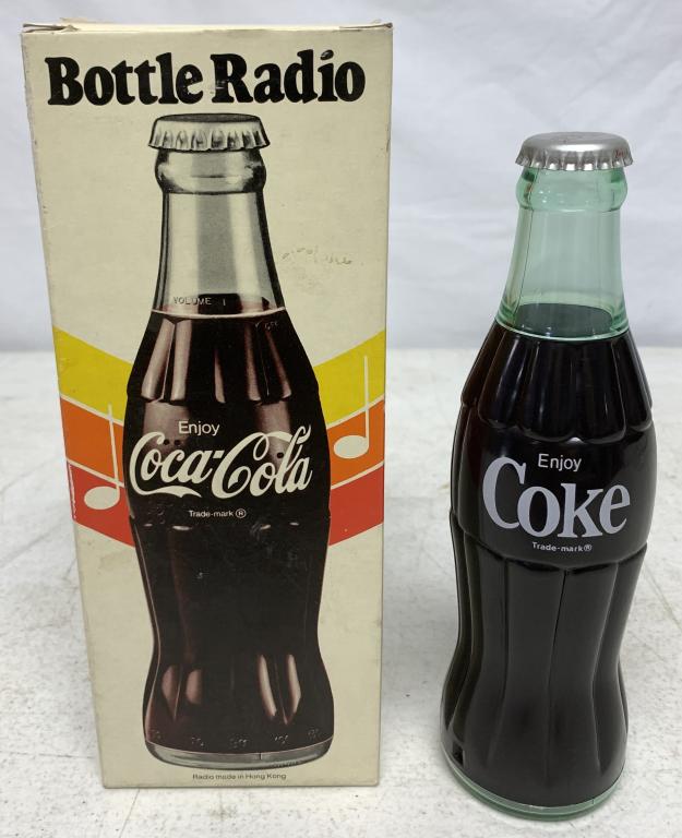 Coca Cola AM Bottle Radio in Box (1 of 2)