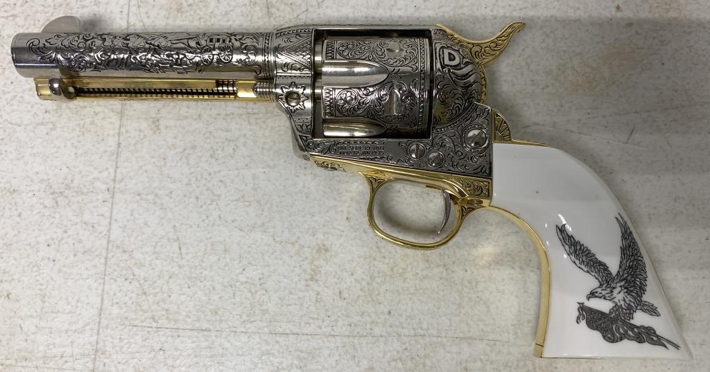 Non Fire-able Replica, Six Shooter (1 of 4)