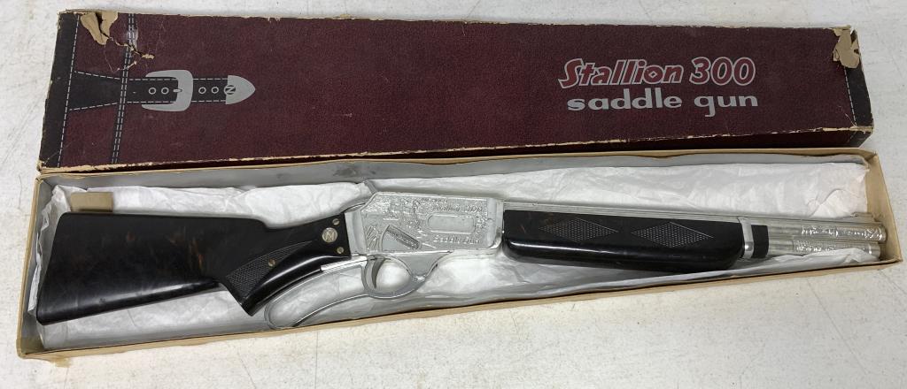 Nichols Stallion 300 Saddle Gun w/ Box: box lid is torn at a number of spots