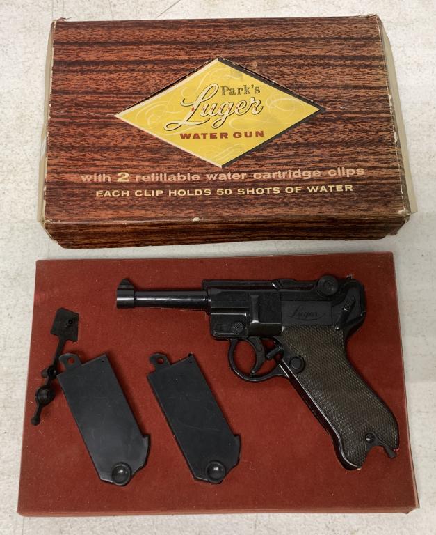 Park's Luger Water Gun & Original Box: box has age and wear, gun has some age