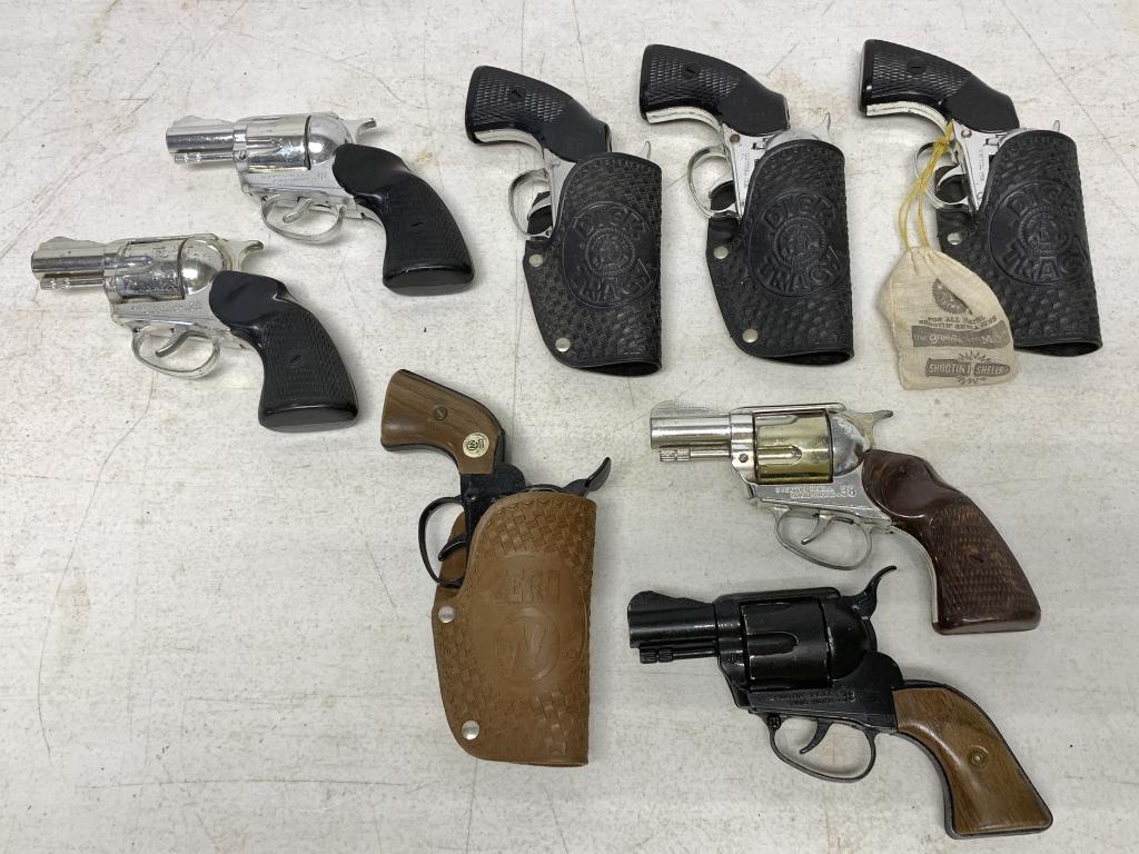 lot of 8 Mattel Toy Guns & 4 Holsters (1 of 6)