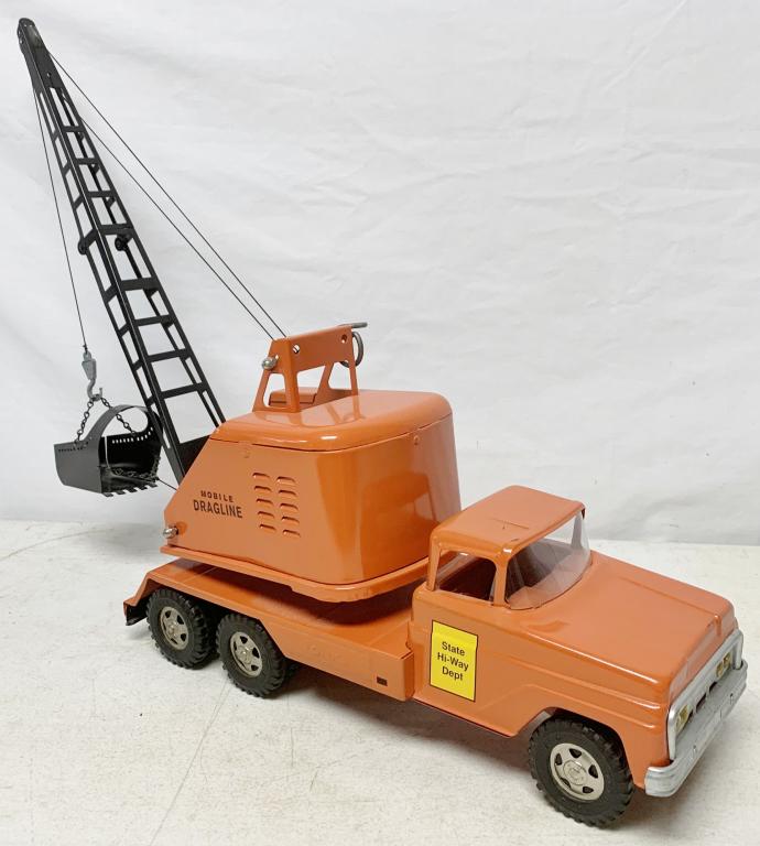 Tonka Mobile Dragline Toy Shovel: possibly repainted, pulleys and cables work, very good condition, small rub mark on top of cab