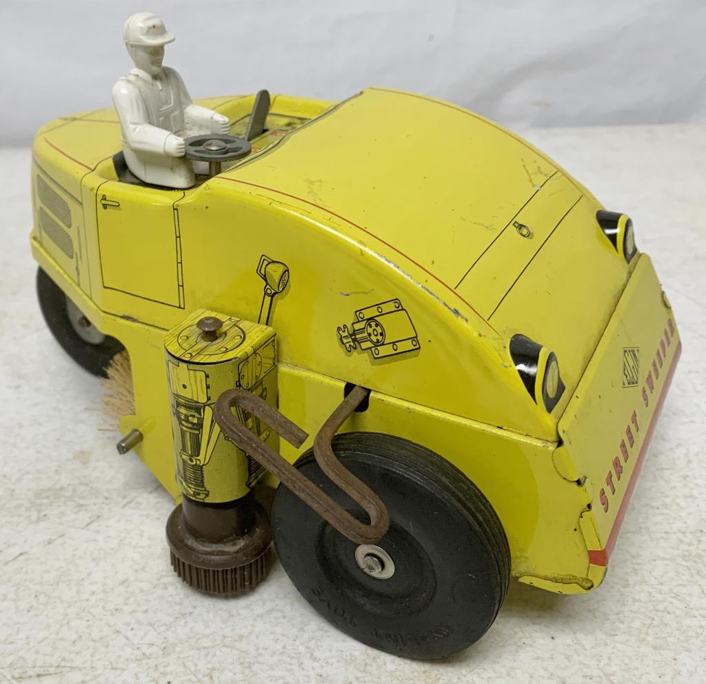Ny-Lint Tin Elgin Wind Up Street Sweeper (1 of 5)