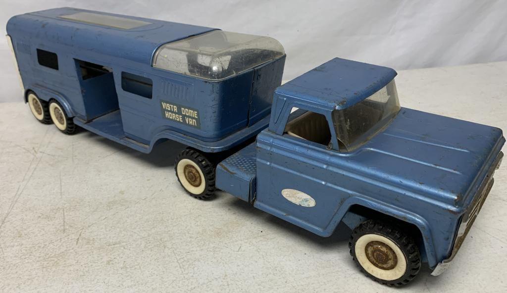 Structo Vista Dome Horse Van: decals worn, crack in plastic dome, scratches and rust throughout, was played with