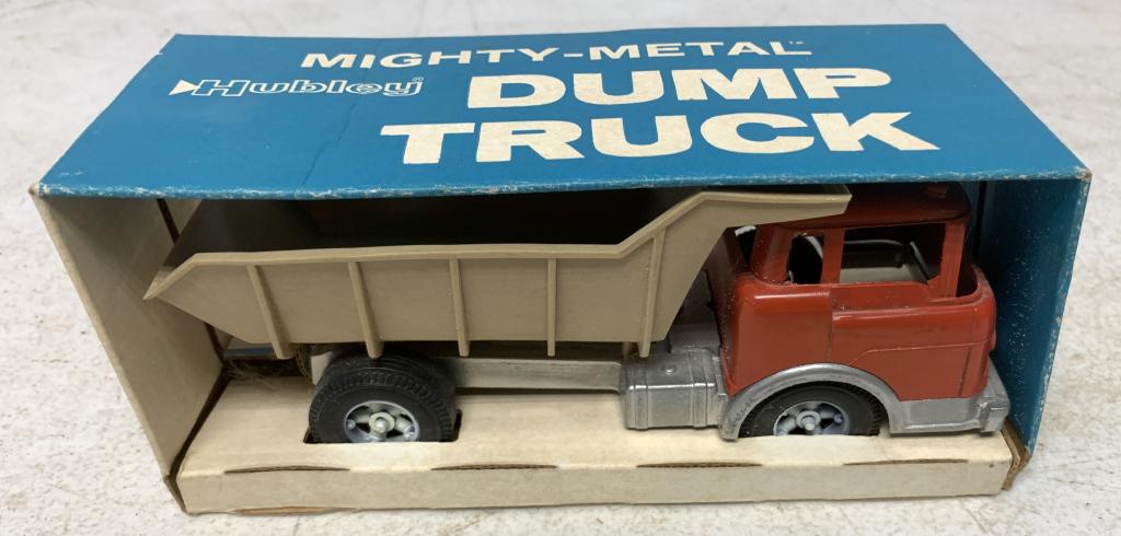 Hubley Mighty Metal Dump Truck w/ Box (1 of 2)