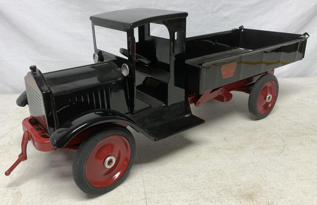 Restored Keystone Mfg Dump Truck (1 of 5)