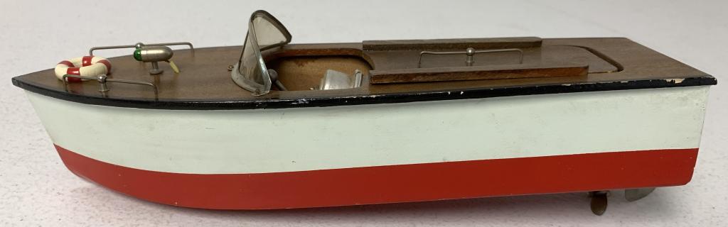 Wooden Battery Operated Boat: paint chipped
