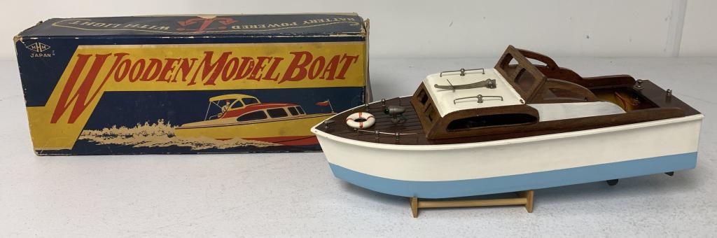 MHM Japan Battery Operated Wooden Boat/Box: untested, original box which has age and is torn at the one flap, paint in great shape, rudder stamped Japan