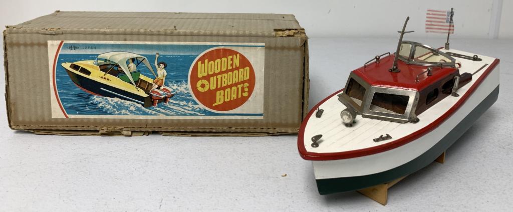 MHM Battery Operated Wooden Boat & Box (1 of 6)