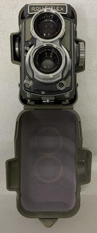 Rolleiflex Camera w/ Case (1 of 5)
