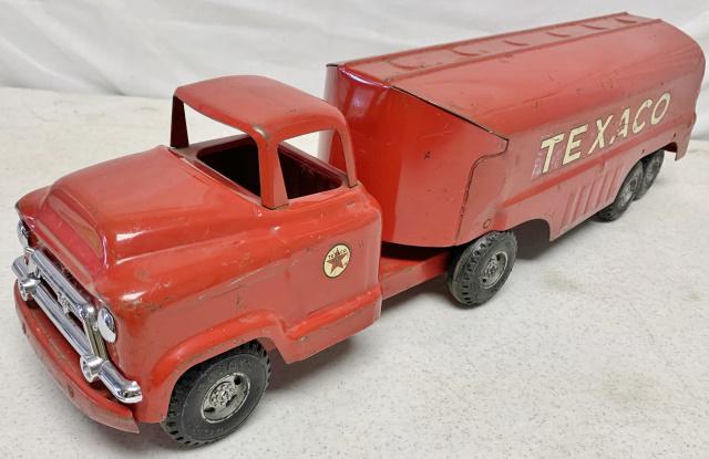 Buddy L Texaco Tanker: pressed steel, declas worn, rust a t spots, chipped paint, scratches