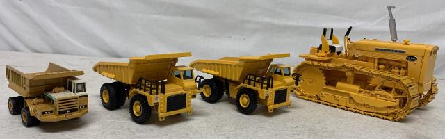 (4)Ertl Payhauler Truck, International Dozer other (1 of 5)
