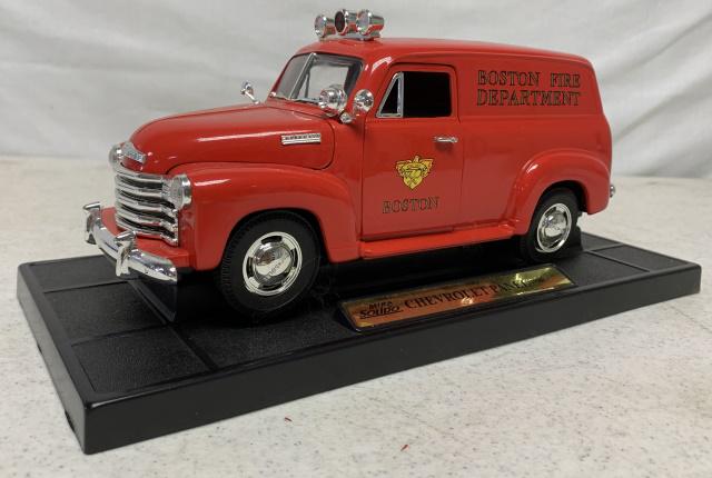 Solido 1950 Chevrolet Panel Truck (1 of 3)