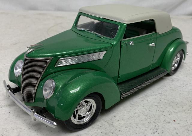 Road Legends 1937 Ford Convertible (1 of 4)