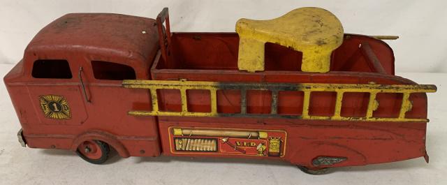 Marx Ride On Fire Truck (1 of 6)