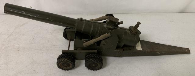 Big Bang Cannon: carriage has loss of paint and corrision as shown, warning stickers are worn