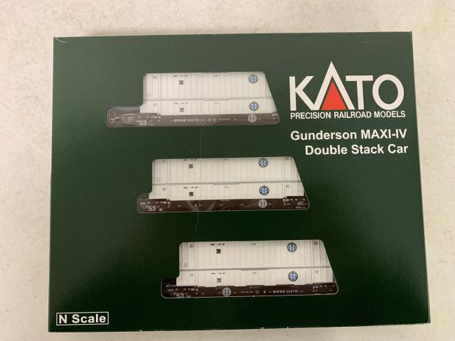 KATO Gunderson MAXI-IV Double Stack Car (1 of 4)