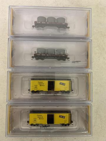 (2) Bachmann Box Cars, (2) Water Tank Cars (1 of 8)
