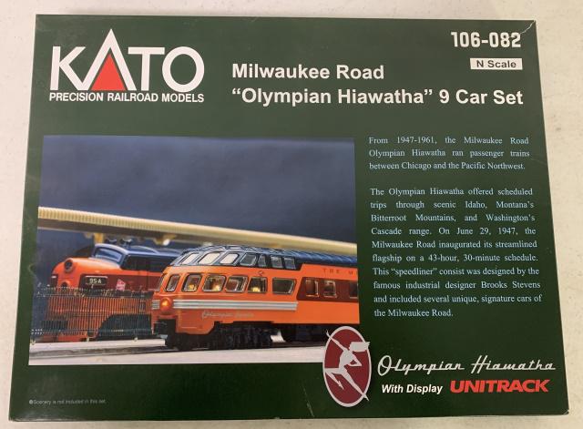 KATO Milwaukee Road "Olympian Hiawatha" (1 of 4)