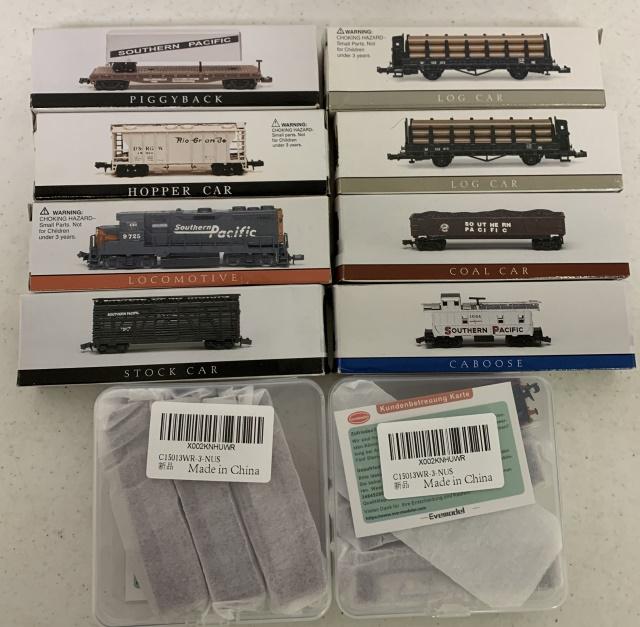 14 Assorted N scale train cars (1 of 6)