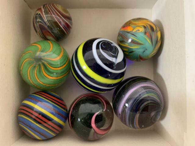 lot of 7 Glass Contemporary Marbles: 1 3/8" diameter, 1 1/4" diameter, 1 1/8" diameter, 1" diameter