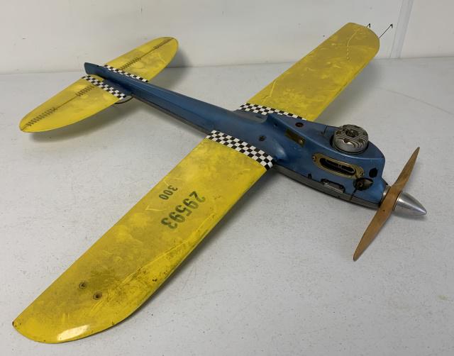 Model Airplane w/ Engine: untested, may or may not be complete, crack at wing near fuselage, no names or markings, has wear