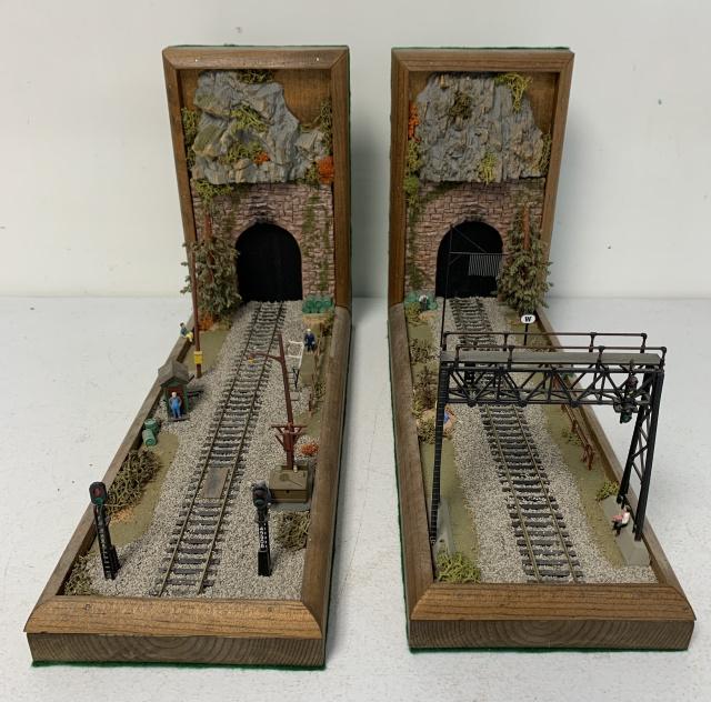 lot of 2 Model Railroad Bookends: bookends look homemade