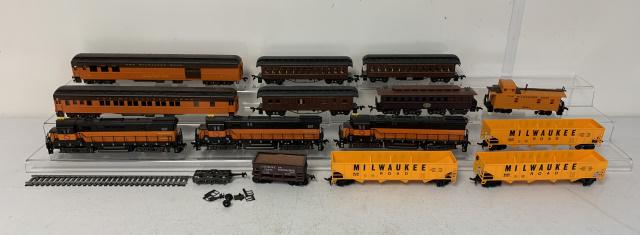 10+ Model HO Train Boxcars, Engines, others (1 of 5)