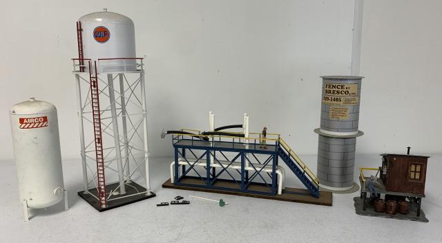 (6) Train Accessories, Lionel, tanks, Platforms (1 of 6)