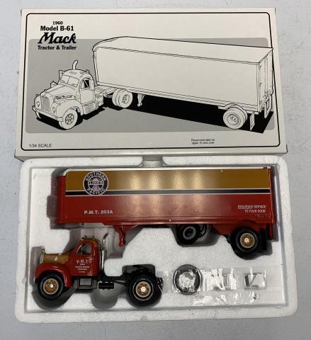 First Gear '60 Mack Southern Pacific Lines Truck: Model B-61, 1/34 scale, looks like it was never out of the box