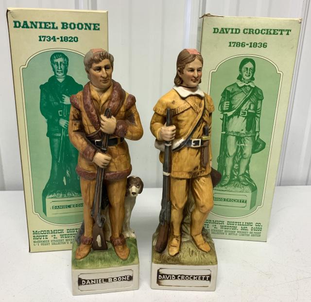 Daniel Boone & David Crockett decanters (1 of 4)