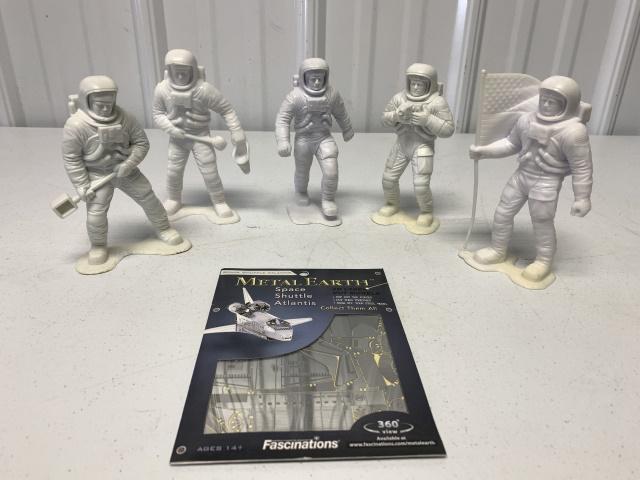 5 Marx astronauts, Space Shuttle Atlantis model (1 of 2)