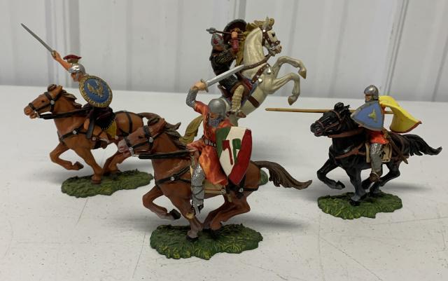 4 Elastolin mounted soldiers from Germany (1 of 13)