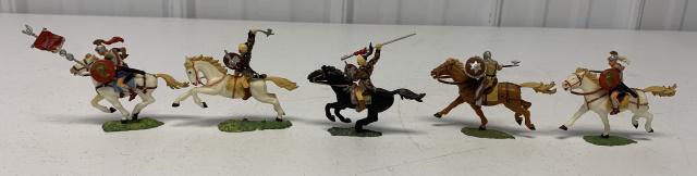 5 mini Elastolin mounted warriors from Germany (1 of 5)