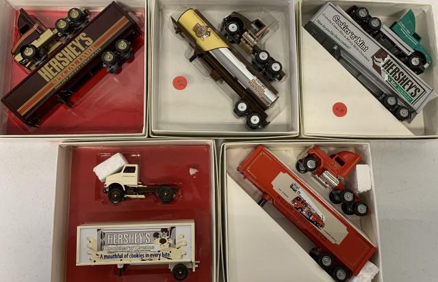 5 Winross Trucks in boxes, 4 are Hershey's (1 of 3)