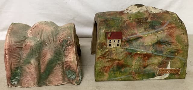 (2)Lionel Metal Tunnel & Cardboard Like Tunnel (1 of 5)