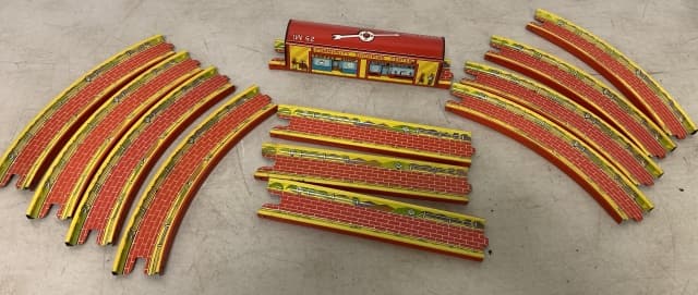 Marx Mystery Tunnel racing track (1 of 3)