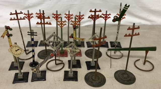 25 metal train layout signals & power line poles (1 of 7)