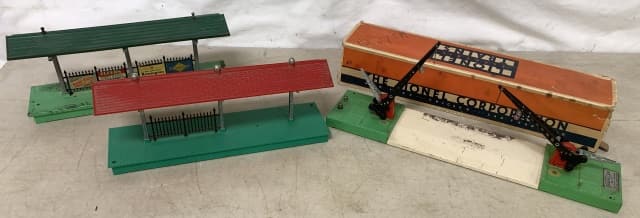 Lionel Automatic Crossing Gate & 2 platforms (1 of 7)