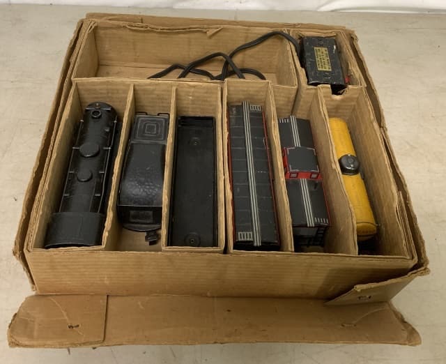 Marx 25234 train in box, no track: box shows wear and separation, train has scuffs and dings; see photos for details